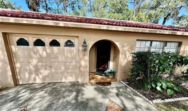 view of front facade featuring a garage