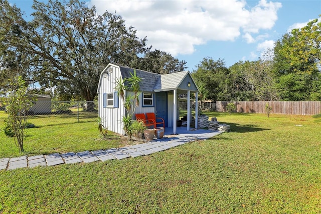 view of outdoor structure featuring a yard