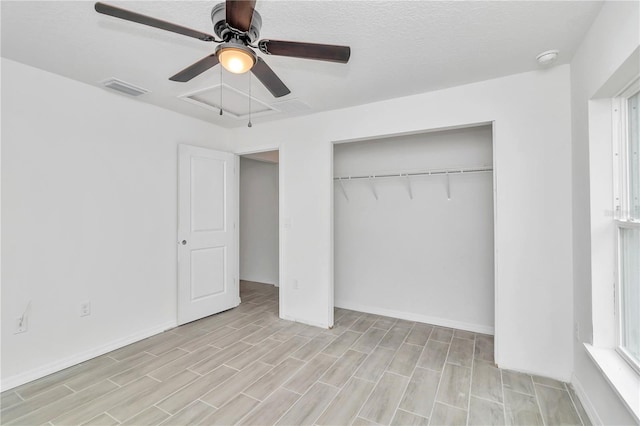 unfurnished bedroom with a textured ceiling, light hardwood / wood-style flooring, ceiling fan, and a closet