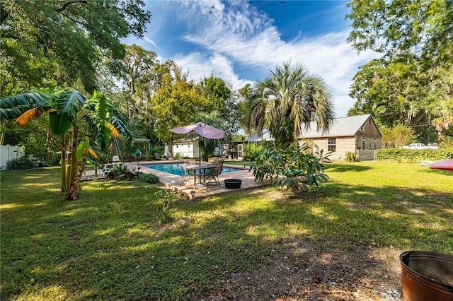 view of yard featuring a patio