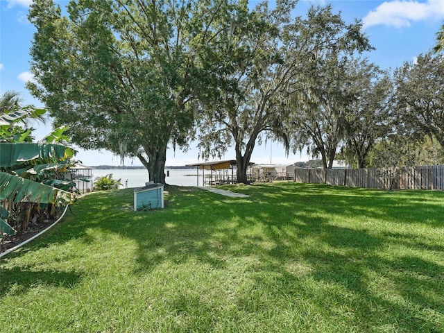 view of yard featuring a water view