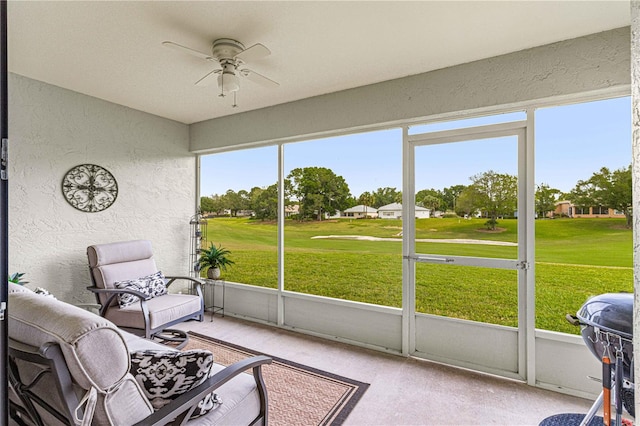 sunroom with ceiling fan