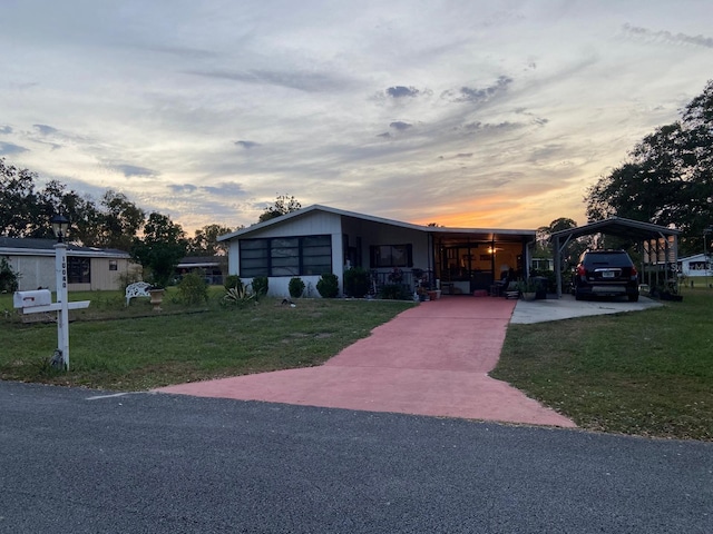 view of front of house featuring a lawn