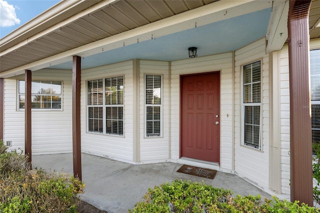 doorway to property with covered porch