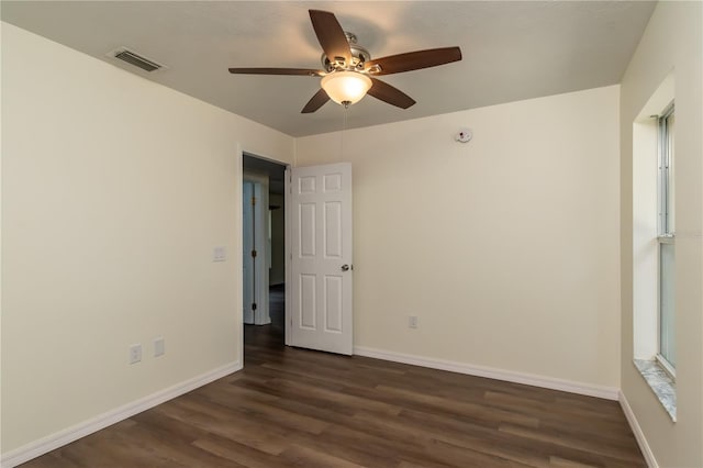 empty room featuring dark hardwood / wood-style floors and ceiling fan