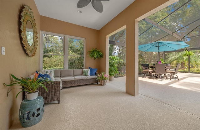 sunroom with ceiling fan