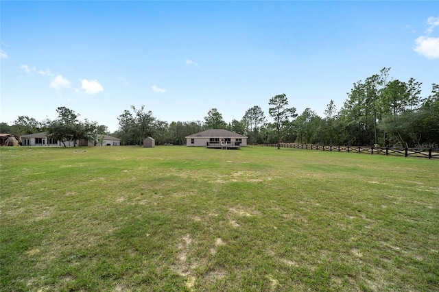 view of yard featuring a rural view