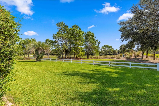 view of yard featuring a rural view