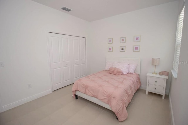 bedroom featuring a closet