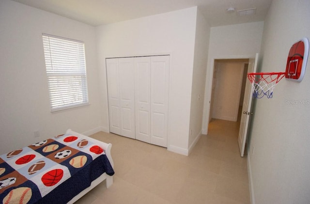 bedroom featuring a closet