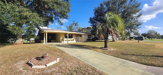 ranch-style house featuring a front lawn