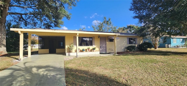 single story home featuring a carport and a front yard