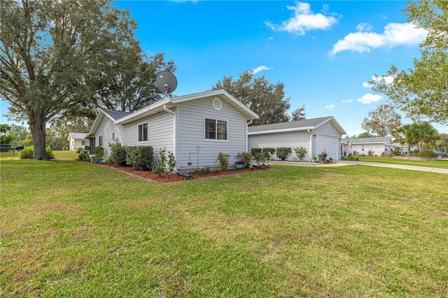 view of front of home featuring a front lawn