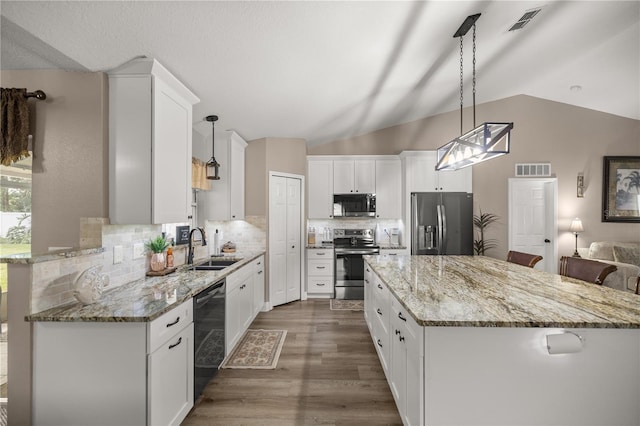 10291 SE 42nd Ter, Belleview, FL 34420 - kitchen with appliances with stainless steel finishes, a sink, lofted ceiling, dark wood-type flooring, and a center island