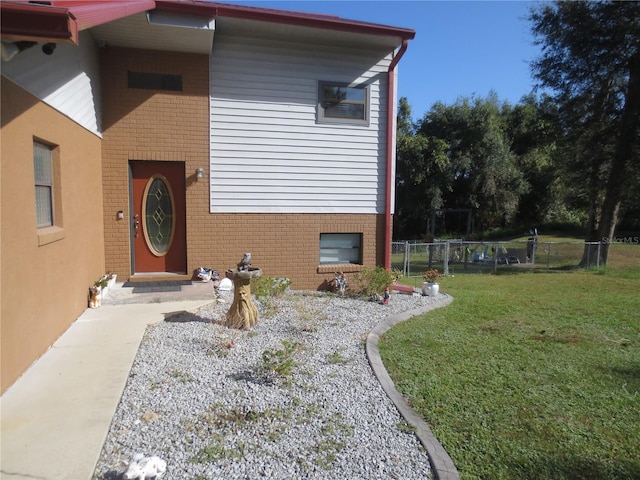 view of front of property with a front lawn