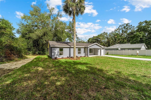 single story home featuring a front lawn