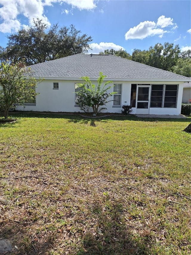 view of front facade with a front lawn