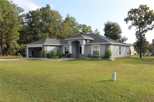 view of front of property featuring a front yard and a garage