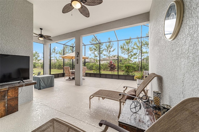 sunroom featuring ceiling fan