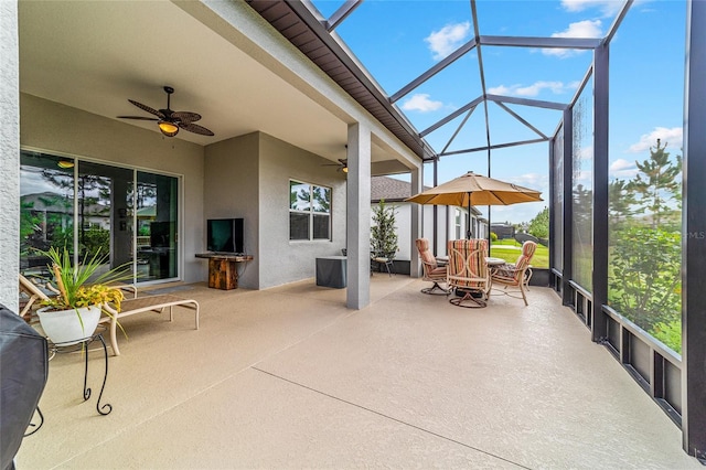 sunroom featuring ceiling fan