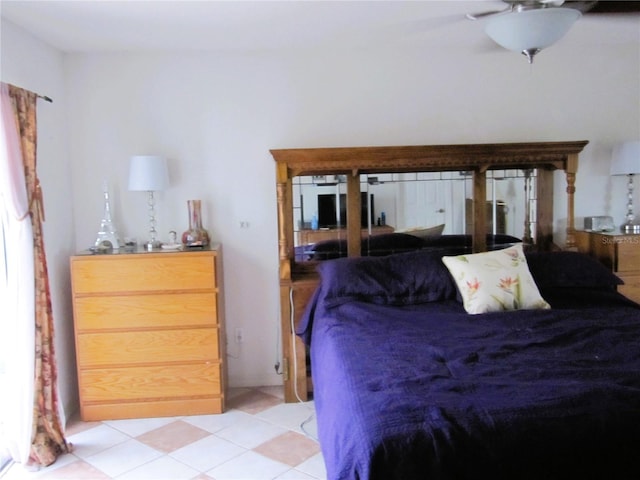 bedroom with ceiling fan