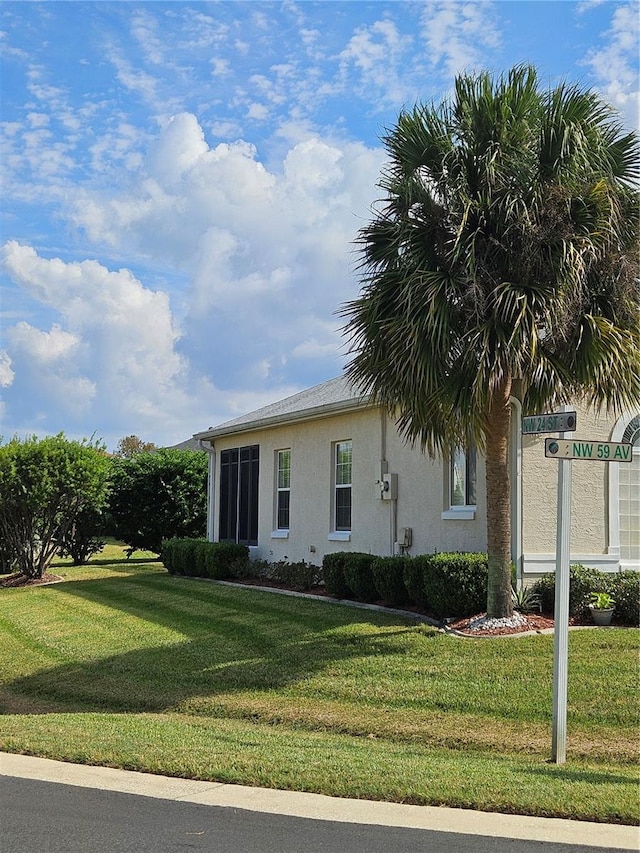 view of front of house featuring a front yard