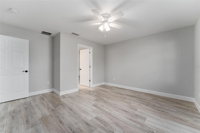 empty room featuring light hardwood / wood-style floors and ceiling fan