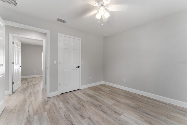 unfurnished room featuring light hardwood / wood-style floors and ceiling fan