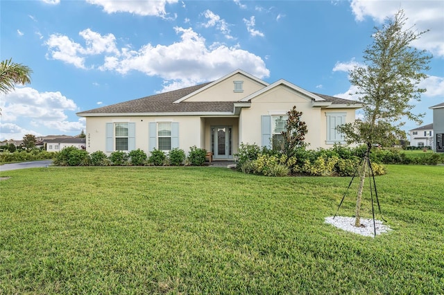 single story home with a front lawn