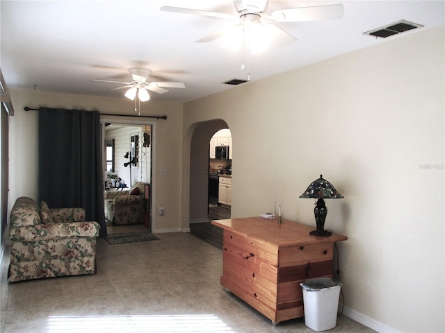 sitting room with ceiling fan