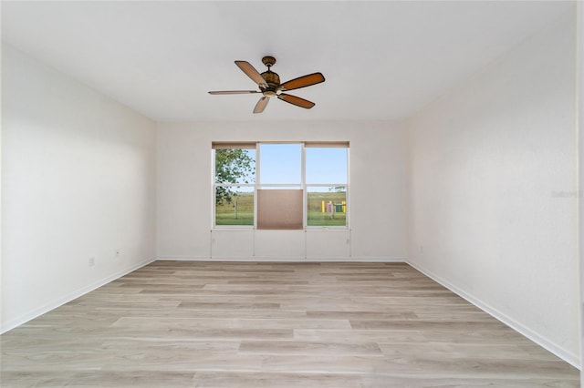 empty room featuring light hardwood / wood-style floors and ceiling fan