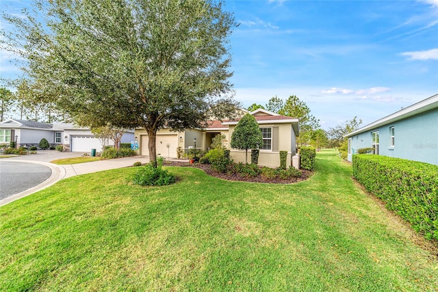 view of front of house featuring a front lawn