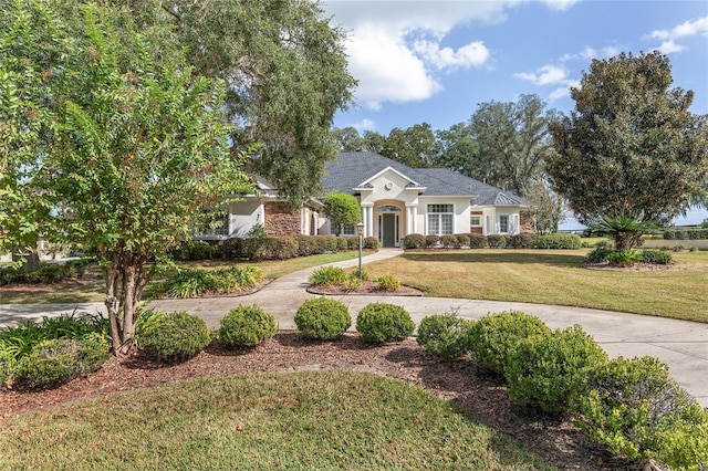 view of front facade with a front yard