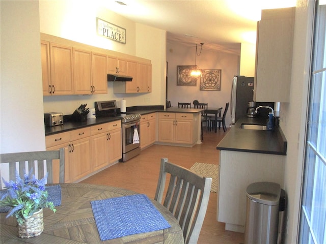 kitchen featuring kitchen peninsula, stainless steel stove, light hardwood / wood-style floors, and sink