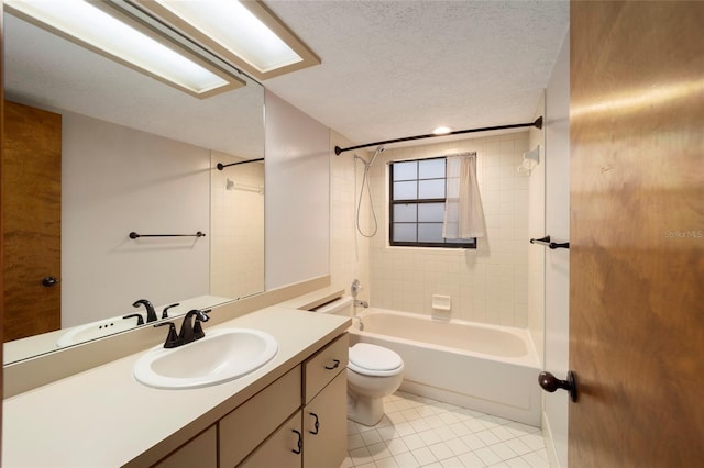 full bathroom featuring tiled shower / bath, a textured ceiling, vanity, tile patterned floors, and toilet