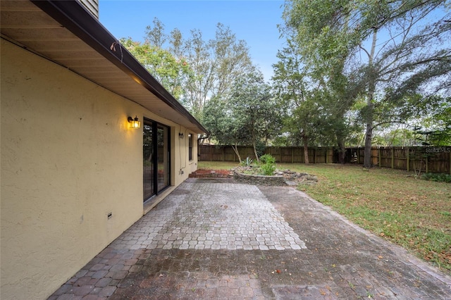 view of yard featuring a patio