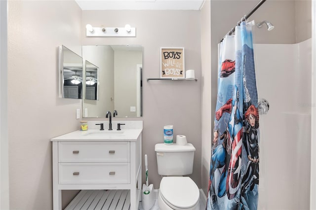 bathroom with vanity, ceiling fan, toilet, and a shower with curtain