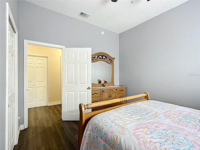 bedroom featuring dark hardwood / wood-style flooring, a closet, ceiling fan, and vaulted ceiling