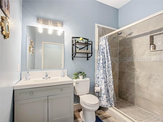 bathroom featuring a shower with shower curtain, vanity, and toilet