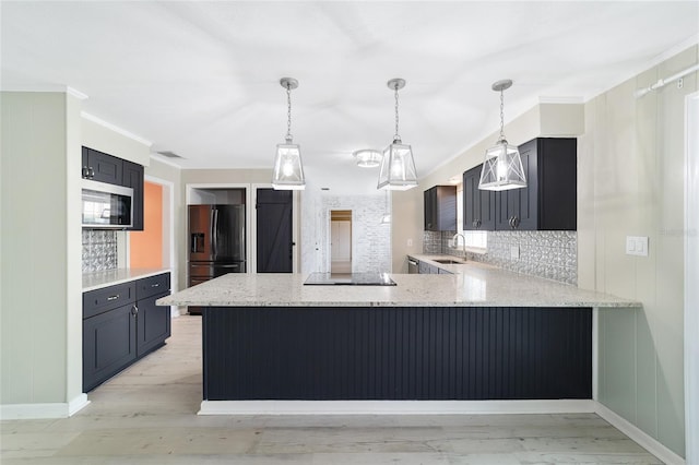 kitchen featuring stainless steel appliances, sink, kitchen peninsula, backsplash, and light hardwood / wood-style flooring