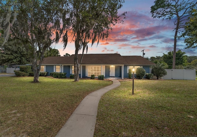 single story home featuring a lawn