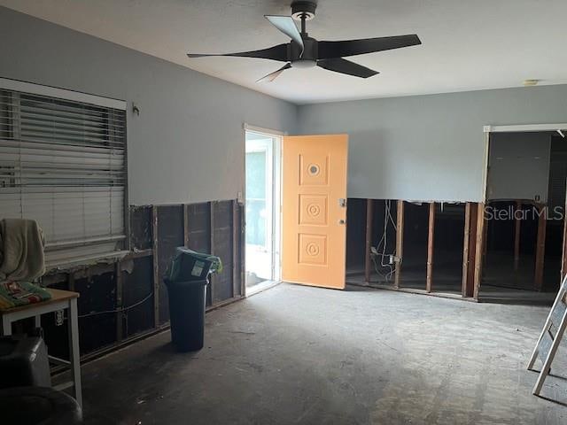 miscellaneous room with ceiling fan