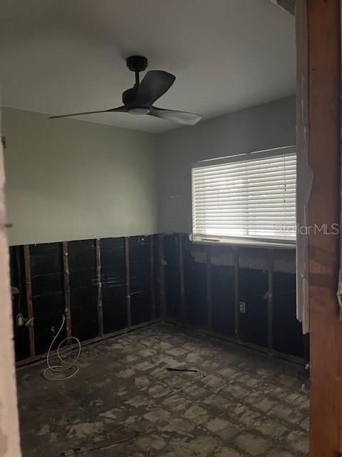 unfurnished room featuring ceiling fan