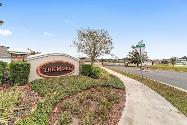 view of community / neighborhood sign