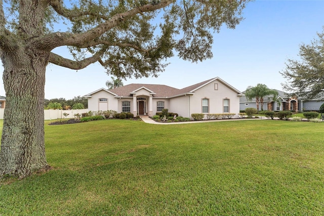 ranch-style home featuring a front lawn