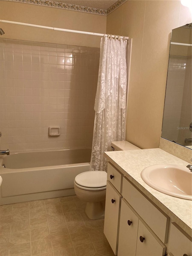 full bathroom featuring tile patterned flooring, vanity, shower / bath combo, and toilet