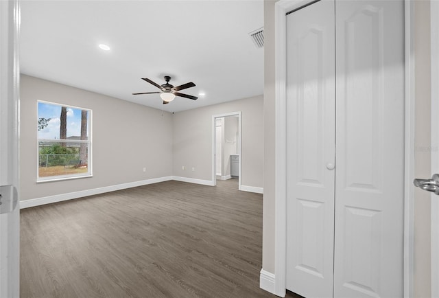 empty room featuring dark hardwood / wood-style floors and ceiling fan