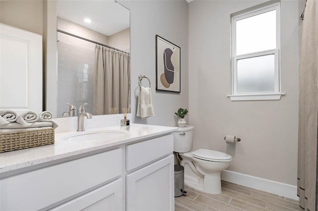 bathroom featuring a shower with shower curtain, vanity, and toilet