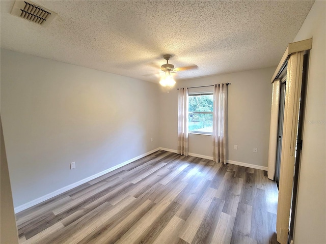 unfurnished bedroom featuring a textured ceiling, light hardwood / wood-style floors, and ceiling fan