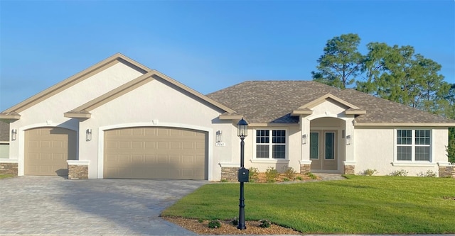 view of front of property featuring a front yard and a garage